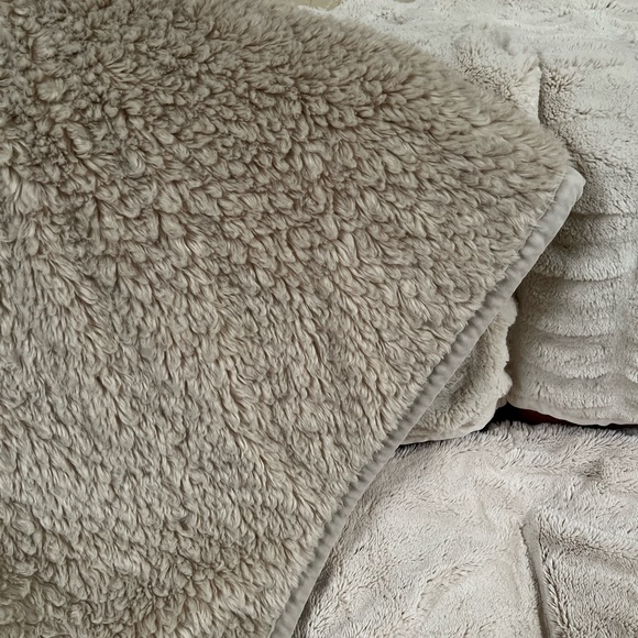 Pottery Barn Faux Fur Throw - 50x60 - Picture 6 of 10